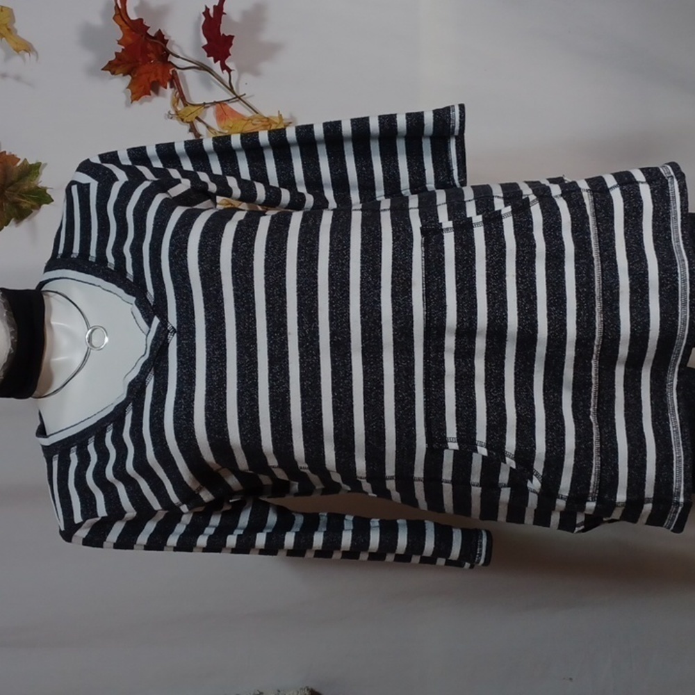LIZ CLAIBORNE TOP SIZE XXLT IN A BEAUTIFUL COTTON POLYESTER BLEND